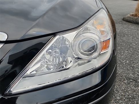 Used 2009 Hyundai Genesis 3.8 w/ Technology Pkg 4 image 9