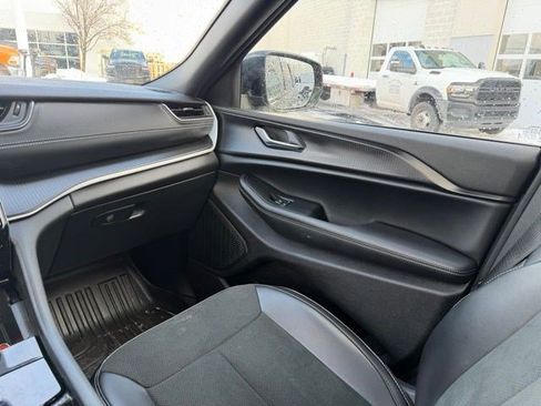 Used 2025 Jeep Grand Cherokee Altitude w/ Trailer Tow Package image 20