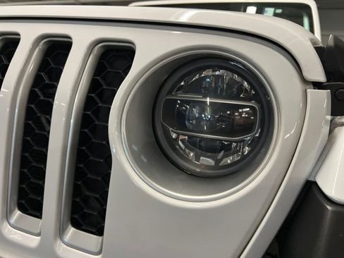 Used 2020 Jeep Gladiator Overland AWD/4WD image 31