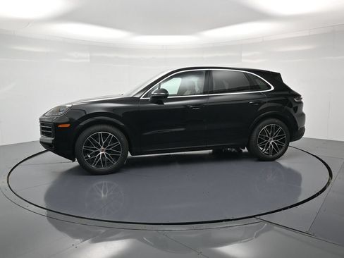 Certified 2026 Porsche Cayenne AWD/4WD image 2