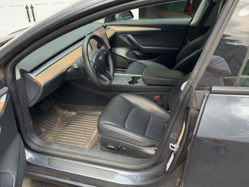 Used 2023 Tesla Model 3 Standard Range RWD image 5