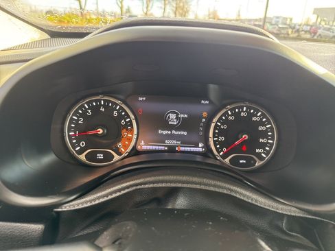 Used 2017 Jeep Renegade Trailhawk w/ Premium Trailhawk Package image 29