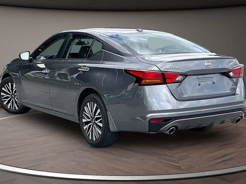 Used 2024 Nissan Altima 2.5 SV w/ SV Premium Package AWD/4WD image 11