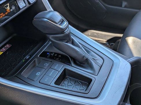 Used 2023 Toyota RAV4 XLE Premium image 12