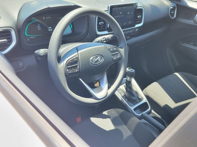 Certified 2026 Hyundai Venue SE FWD image 5