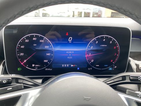 Used 2025 Mercedes-Benz GLC 300 4MATIC image 17