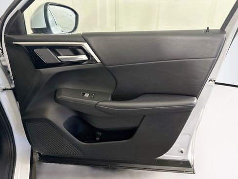 Used 2024 Mitsubishi Outlander SE AWD/4WD image 34