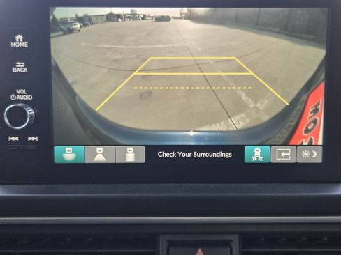 Certified 2025 Honda Pilot Touring image 14