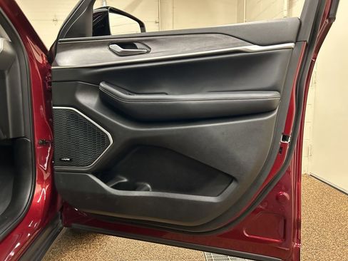 Used 2022 Jeep Grand Cherokee Limited 4xe w/ Luxury Tech Group II image 16