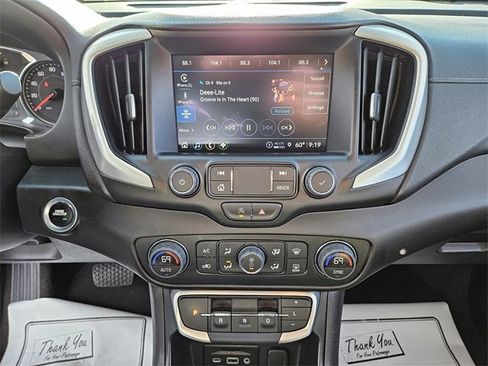 Used 2024 GMC Terrain SLT image 21