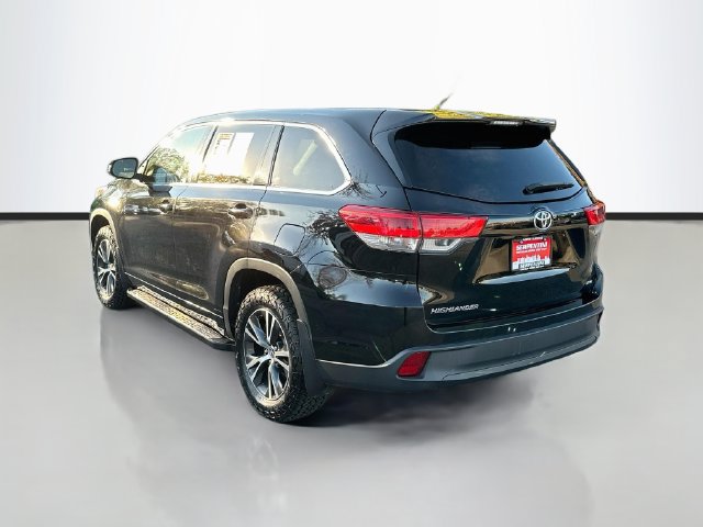 Used 2018 Toyota Highlander LE AWD/4WD image 7