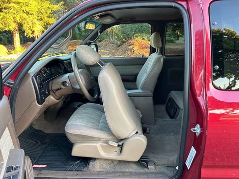 Used 2000 Toyota Tacoma PreRunner image 24