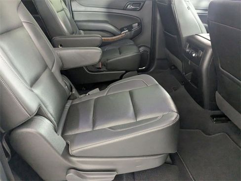 Used 2020 Chevrolet Suburban Premier image 31