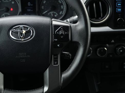 Used 2018 Toyota Tacoma TRD Off-Road AWD/4WD image 22