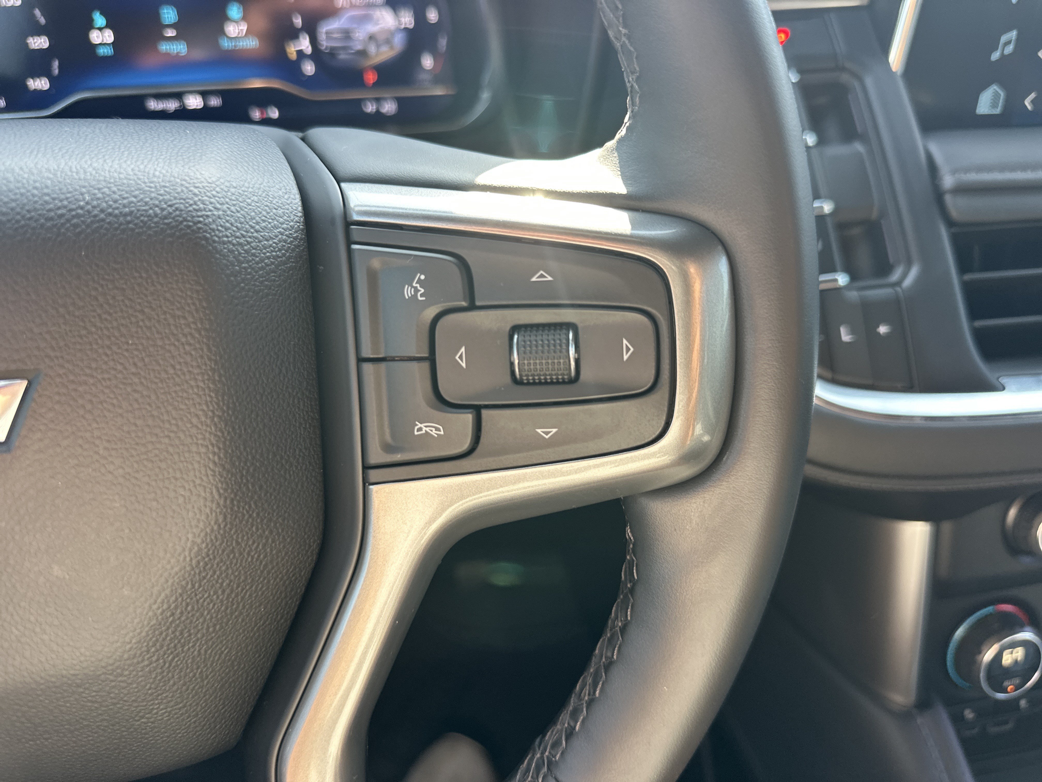 Certified 2024 Chevrolet Tahoe Z71 w/ Luxury Package AWD/4WD image 28