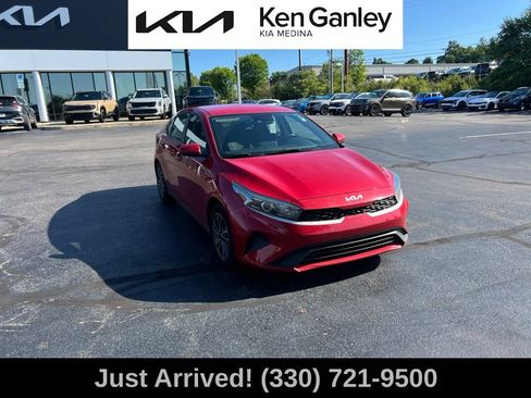 Used 2023 Kia Forte LXS FWD image 3