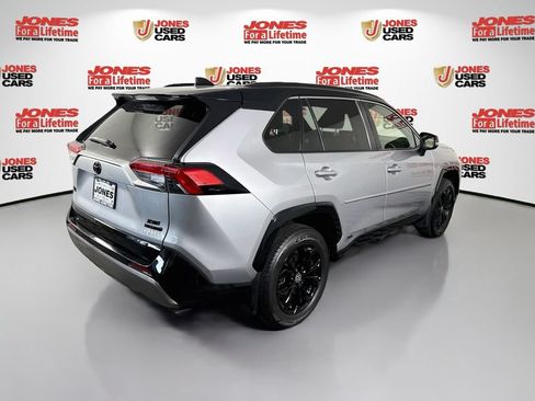 Used 2022 Toyota RAV4 XSE AWD/4WD image 16