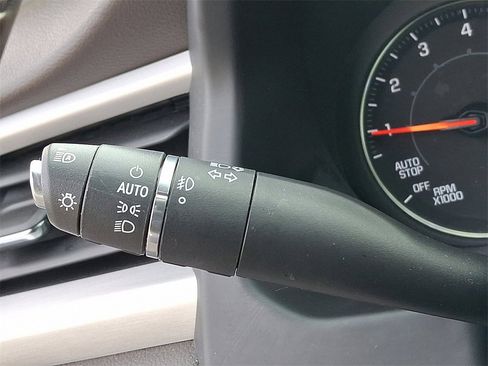 Used 2023 GMC Acadia SLT w/ Preferred Package image 27