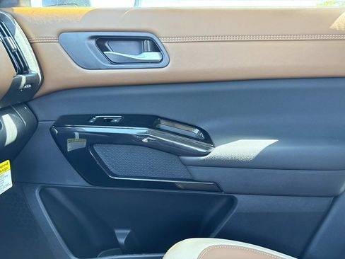 New 2026 Nissan Pathfinder Platinum FWD image 23