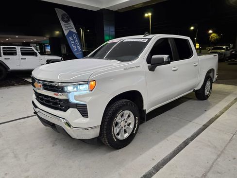 Used 2023 Chevrolet Silverado 1500 LT AWD/4WD image 2