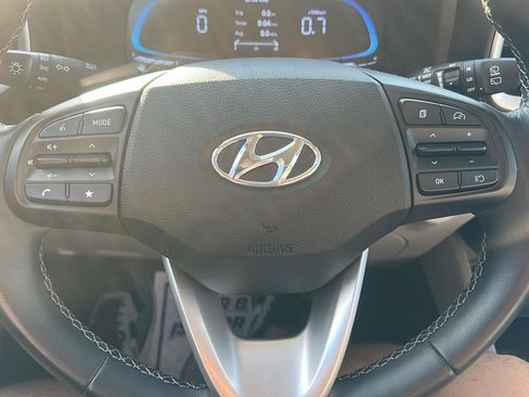 Used 2025 Hyundai Venue SEL FWD image 23