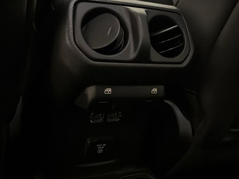 Used 2018 Jeep Wrangler Unlimited Rubicon image 26