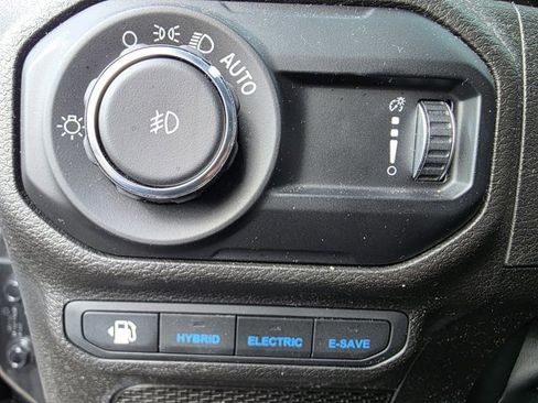 Used 2023 Jeep Wrangler Unlimited w/ Sun & Screen Package image 6