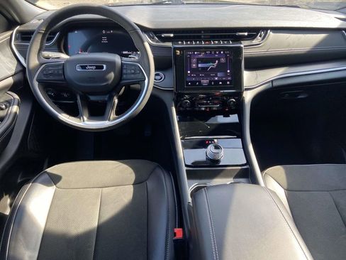 Used 2024 Jeep Grand Cherokee L Altitude image 12