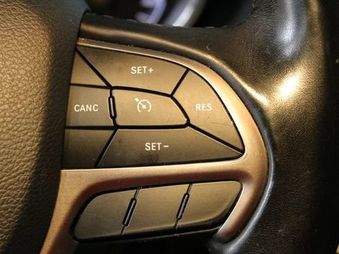Used 2020 Jeep Grand Cherokee Limited w/ Luxury Group II RWD image 24