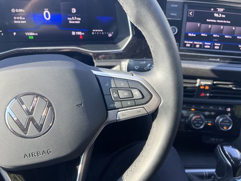 Used 2024 Volkswagen Jetta SE FWD image 17