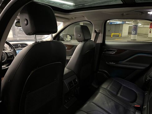 Used 2017 Jaguar F-PACE Prestige image 18
