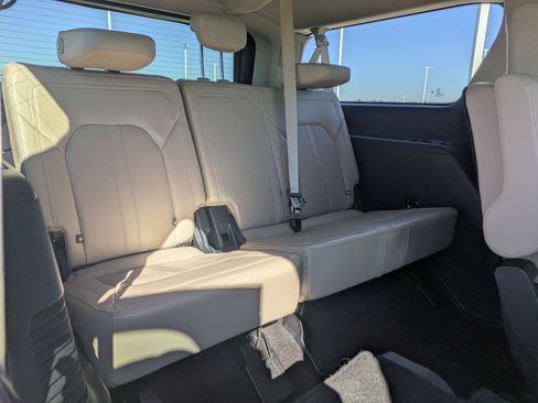 Used 2023 Ford Expedition Max Limited image 25