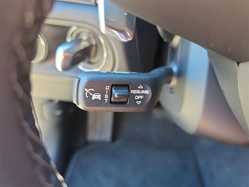 Certified 2025 Porsche Macan image 37