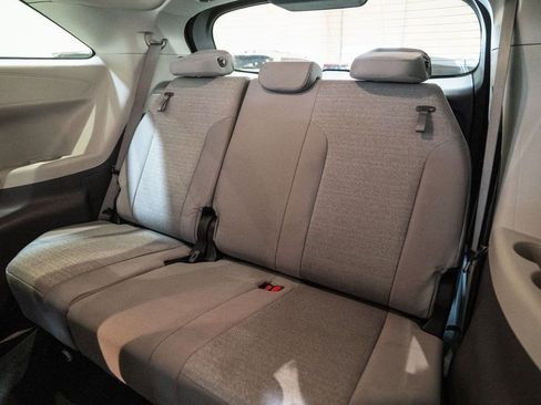 Used 2024 Toyota Sienna LE image 33