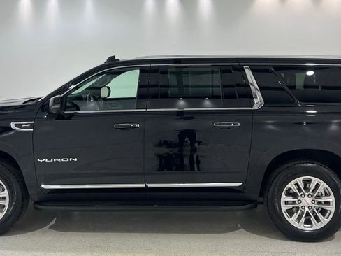 Used 2024 GMC Yukon XL SLT w/ SLT Luxury Package AWD/4WD image 2