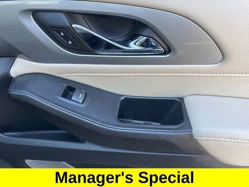 Used 2022 Chevrolet Traverse LS image 41