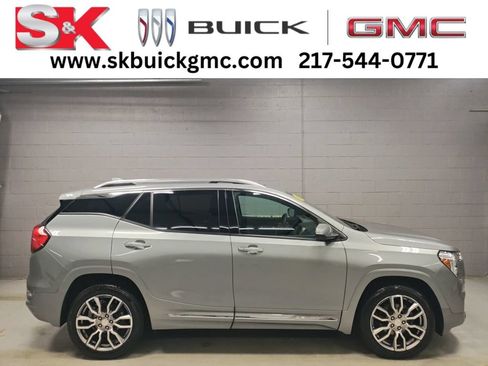 Used 2023 GMC Terrain Denali w/ Denali Premium Package AWD/4WD image 1