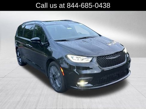 New 2026 Chrysler Pacifica Limited w/ S Appearance Package FWD image 3