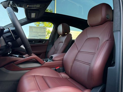 New 2026 Porsche Cayenne GTS AWD/4WD image 5