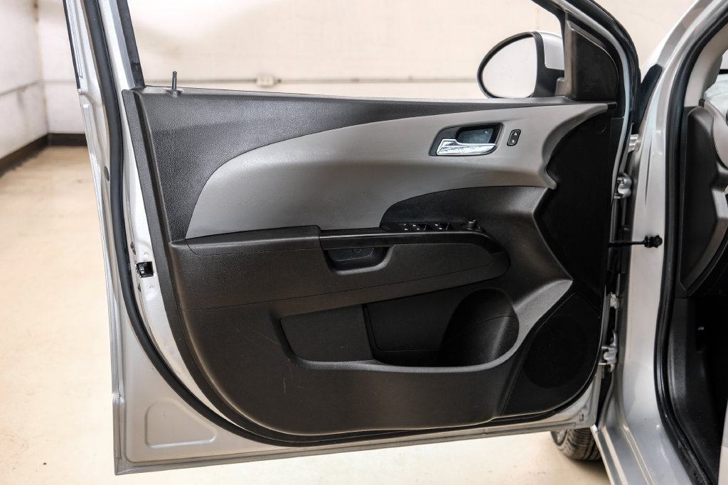 Used 2020 Chevrolet Sonic LT FWD image 49