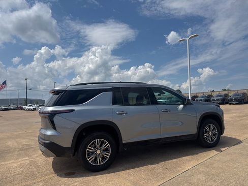 Used 2026 Chevrolet Traverse LT w/ Driver Confidence Package FWD image 24