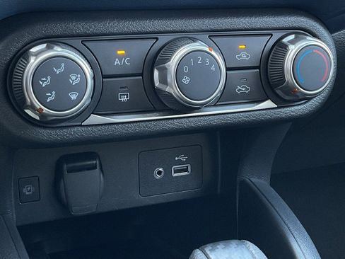 Used 2025 Nissan Versa SV image 31