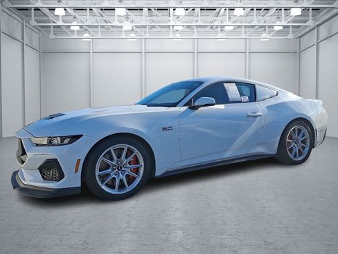 Used 2025 Ford Mustang GT Premium image 2