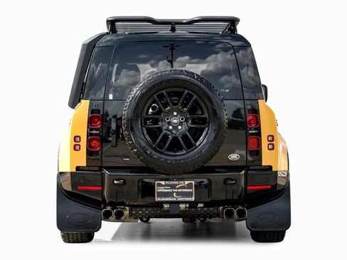 Used 2022 Land Rover Defender 110 X-Dynamic SE AWD/4WD image 9