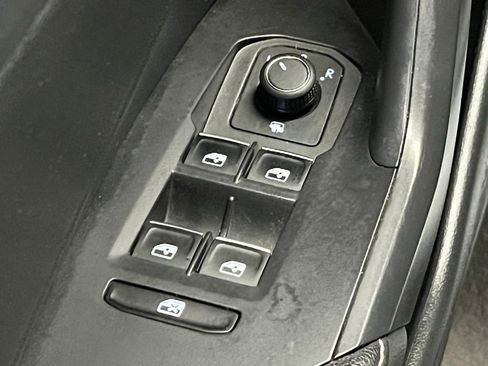 Used 2023 Volkswagen Jetta SE w/ Panoramic Sunroof Package FWD image 17
