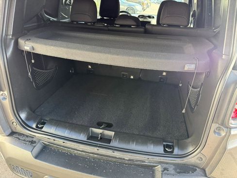 Used 2018 Jeep Renegade Altitude w/ UConnect 8.4 Nav Group image 17