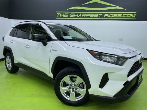 Used 2021 Toyota RAV4 LE image 1