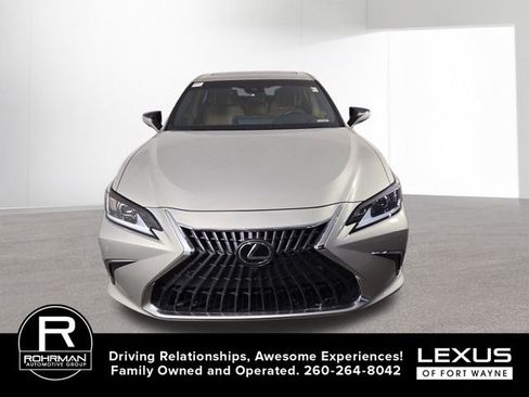 Used 2024 Lexus ES 300h 300h Luxury image 3
