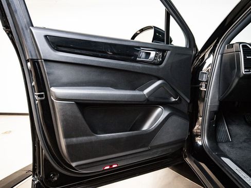 Certified 2023 Porsche Cayenne Coupe image 23