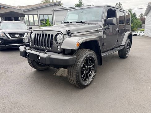 Used 2018 Jeep Wrangler Unlimited Sahara w/ Max Tow Package AWD/4WD image 1